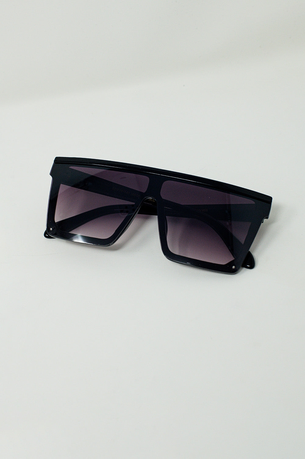 Gafas de sol cuadradas y extragrandes estilo años 70 en negro Q2