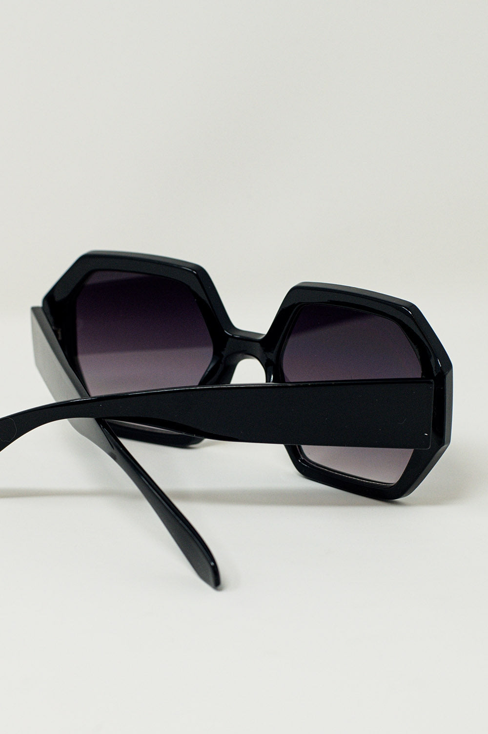 Gafas de sol hexagonales y extra grandes vintage en negro Q2