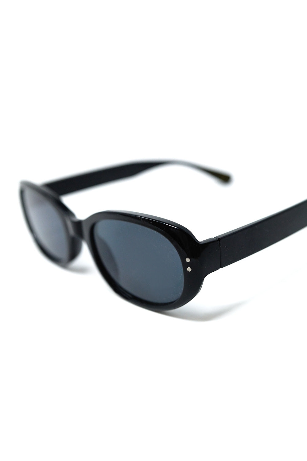 Gafas de sol ovaladas de acrílico negro Q2