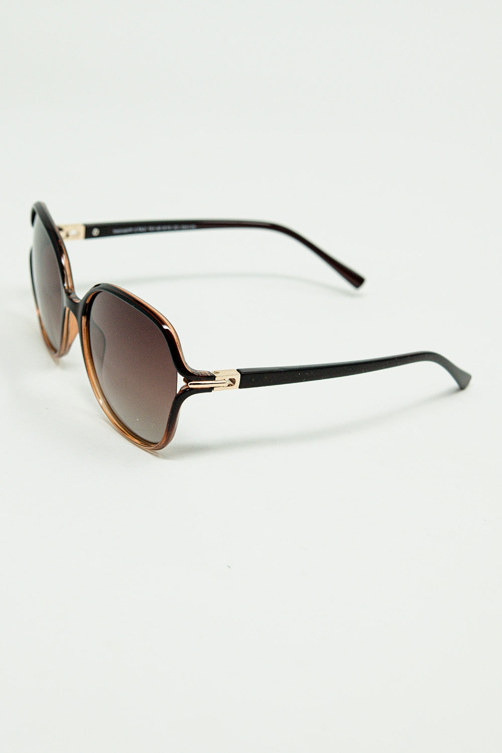 Gafas de sol redondas en color caramelo con detalle metálico dorado Q2