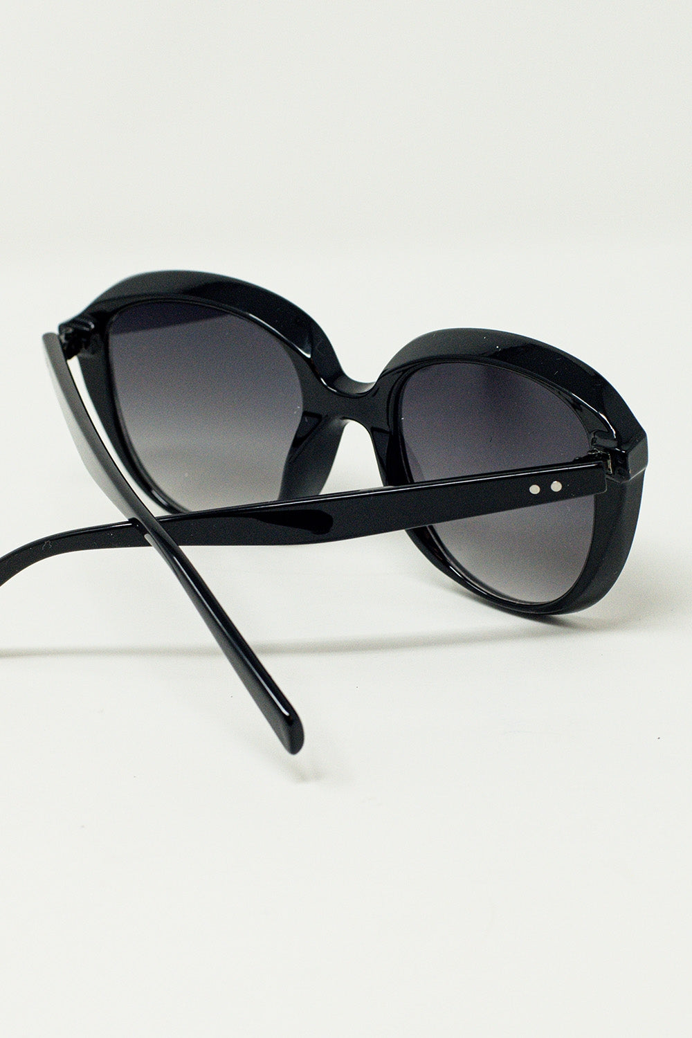 Gafas de sol redondas grandes en negro Q2