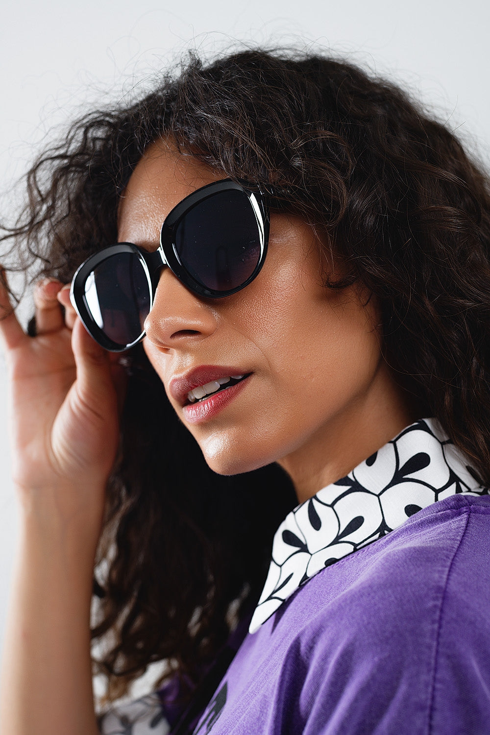 Gafas de sol redondas grandes en negro Q2