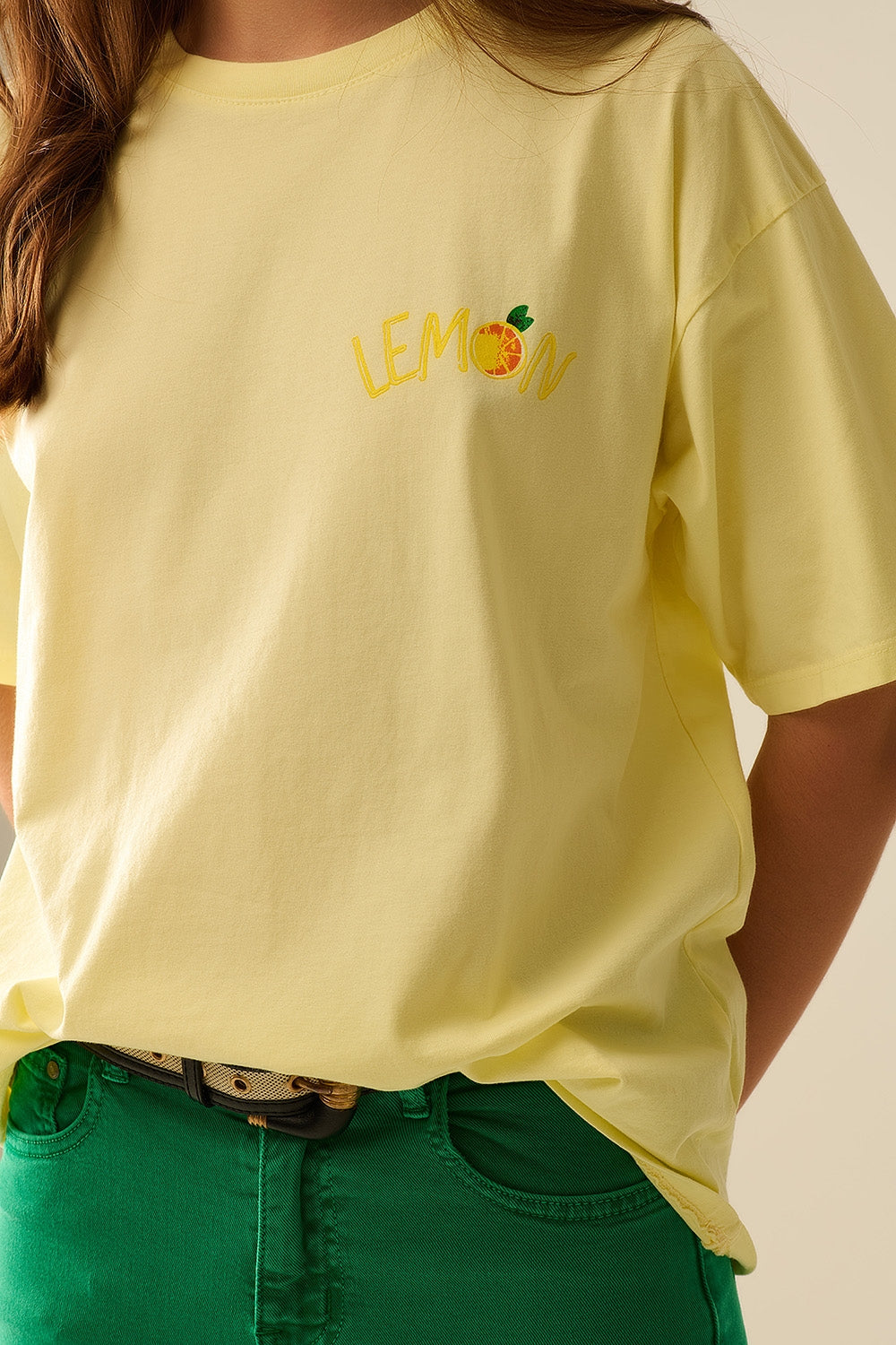 Hecho en Italia camiseta amarilla con gráfico de limón Q2