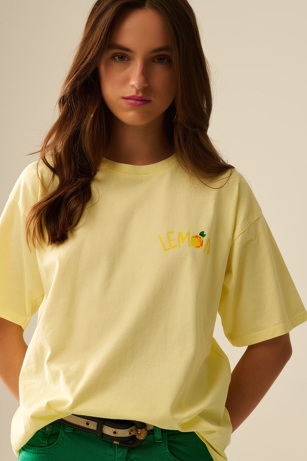 Hecho en Italia camiseta amarilla con gráfico de limón Q2
