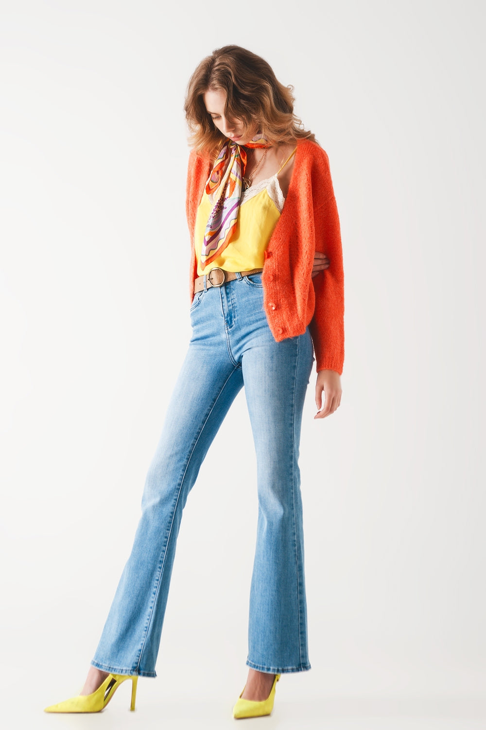 Jeans acampanados altos de los años 70 en lavado claro con elasticidad Q2