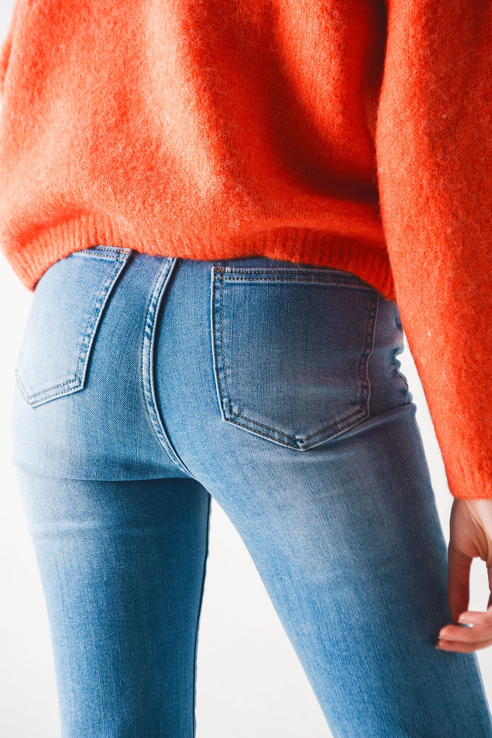 Jeans acampanados altos de los años 70 en lavado claro con elasticidad Q2