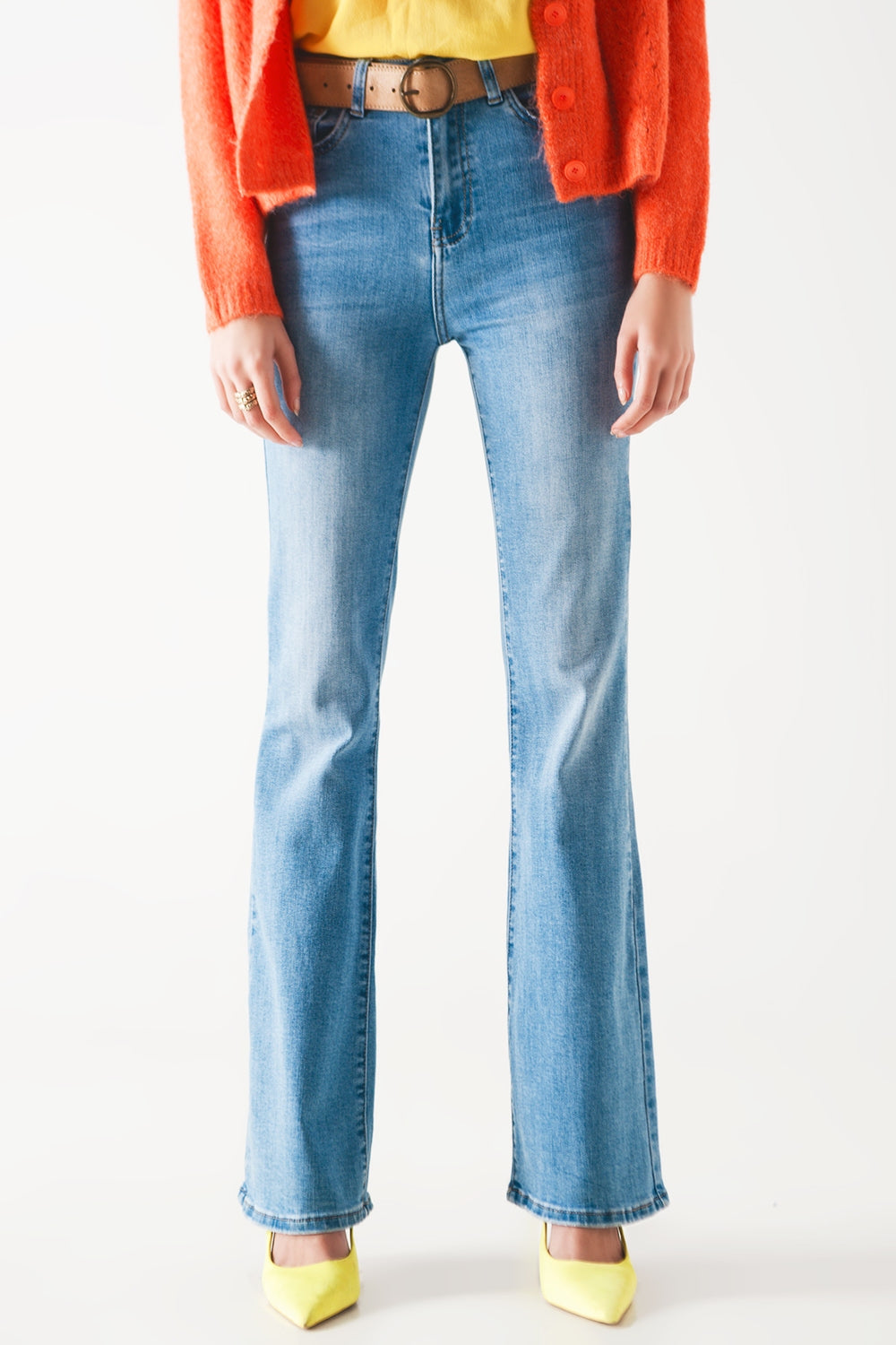 Jeans acampanados altos de los años 70 en lavado claro con elasticidad Q2