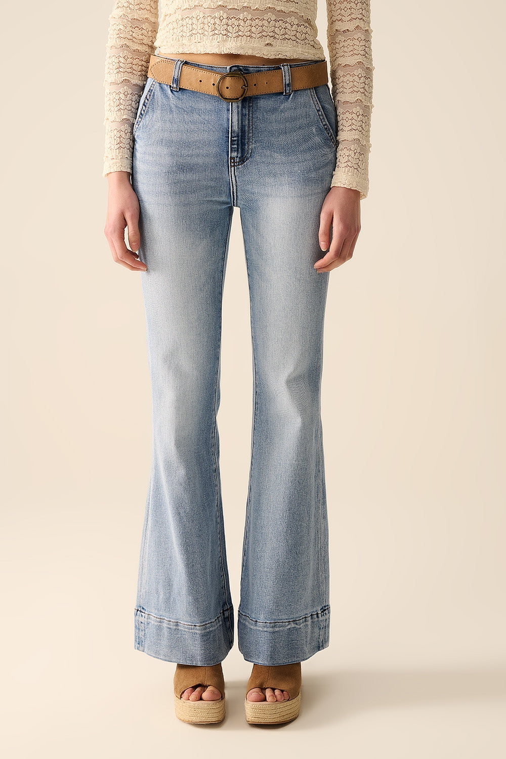 jeans acampanados de lavado claro hechos de denim de alta calidad Q2