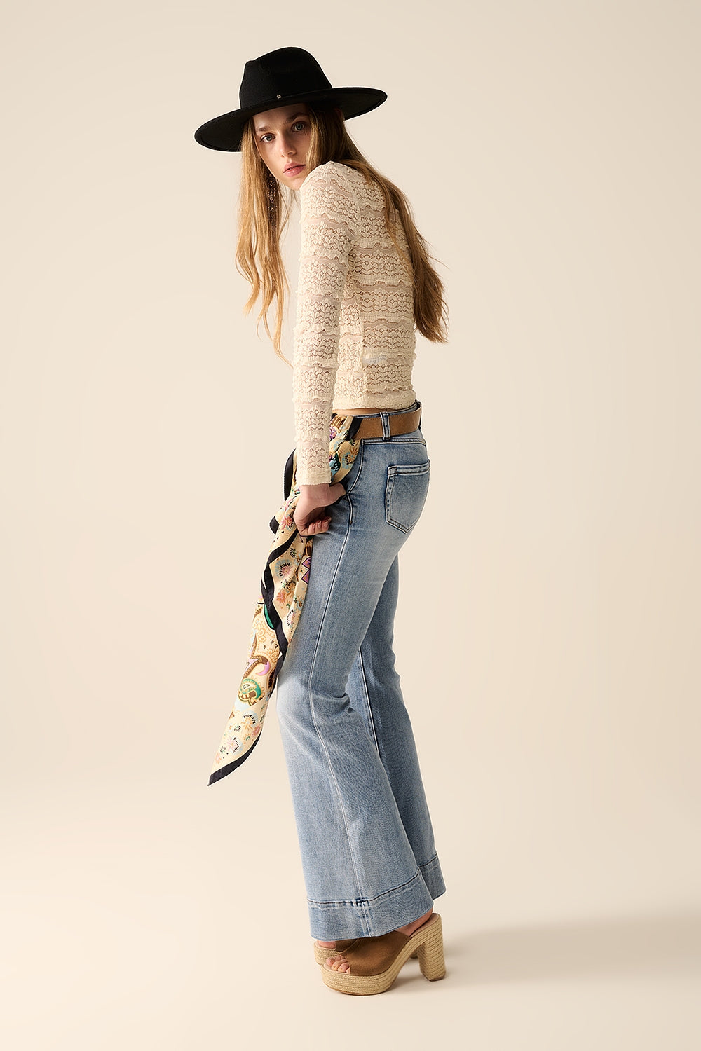 jeans acampanados de lavado claro hechos de denim de alta calidad Q2