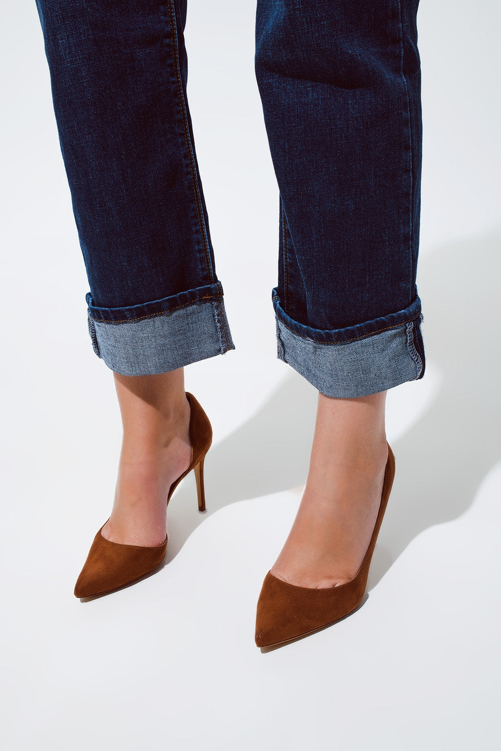 jeans azules de ajuste relajado con detalle de dobladillo vuelto Q2