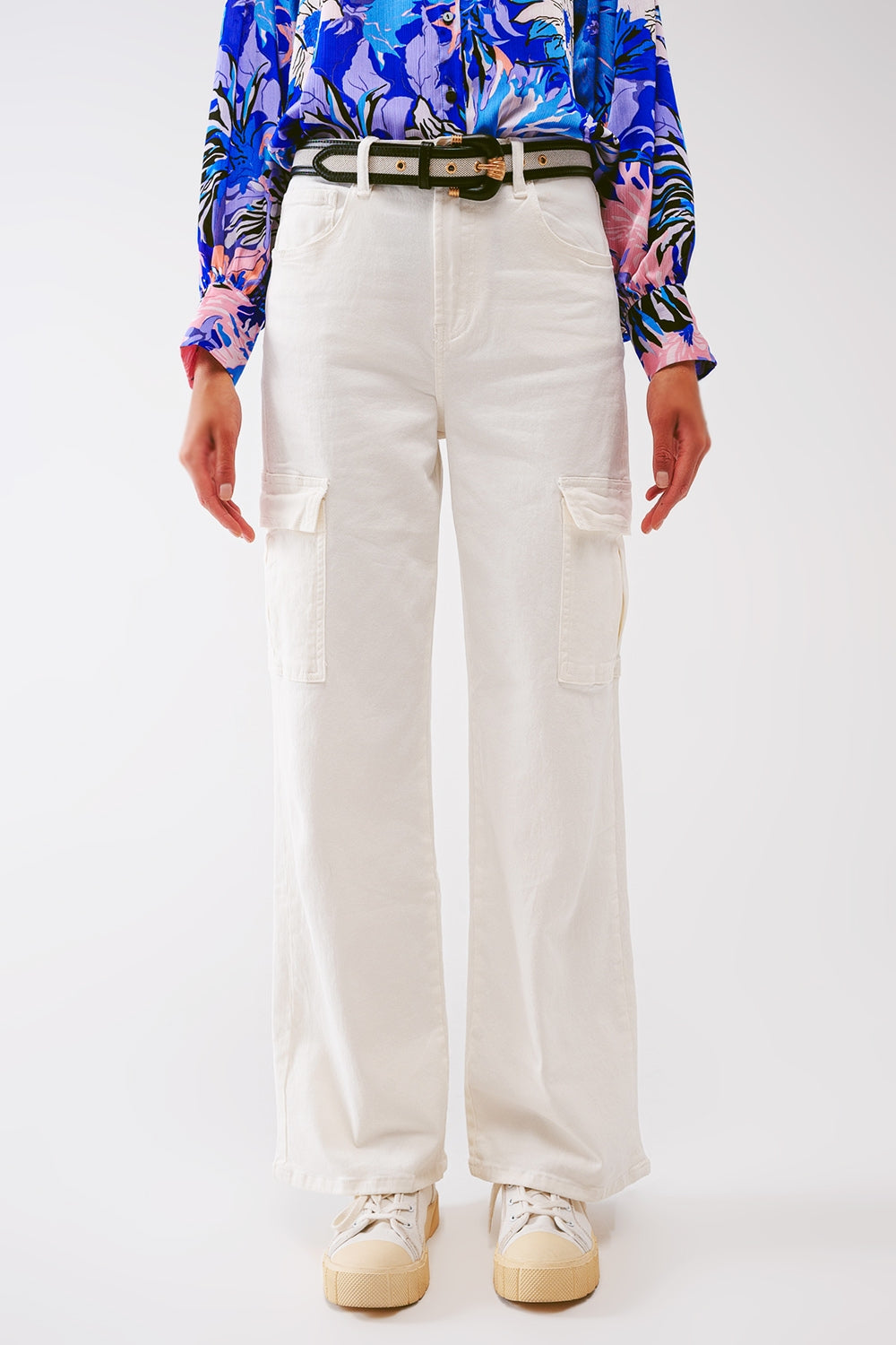 Q2 Jeans cargo de pierna recta en blanco