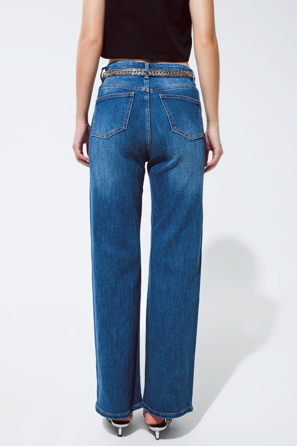 Jeans de pierna recta con acabado metálico plateado Q2