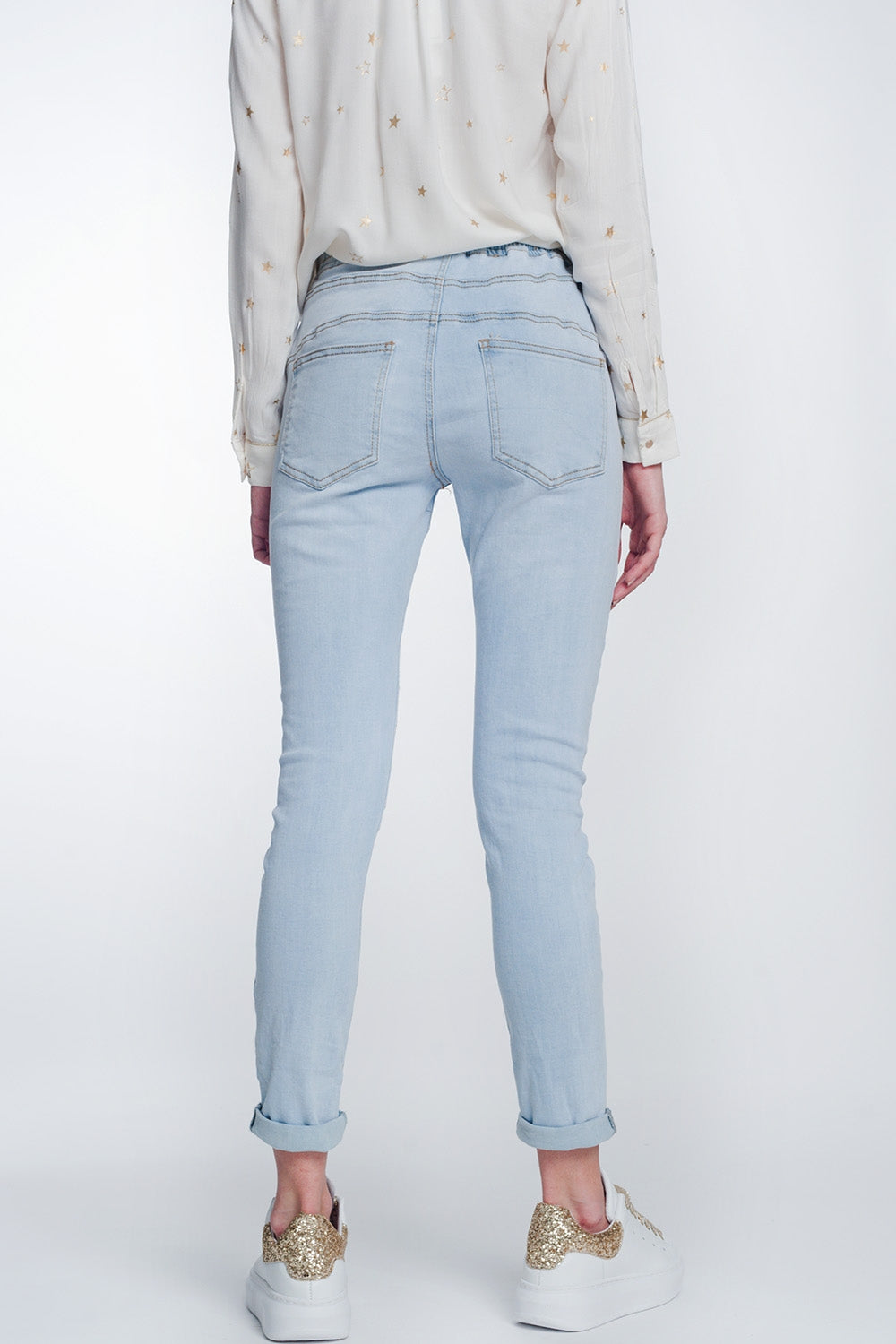 Jeans estylo jogger lavado claro con cordon Q2