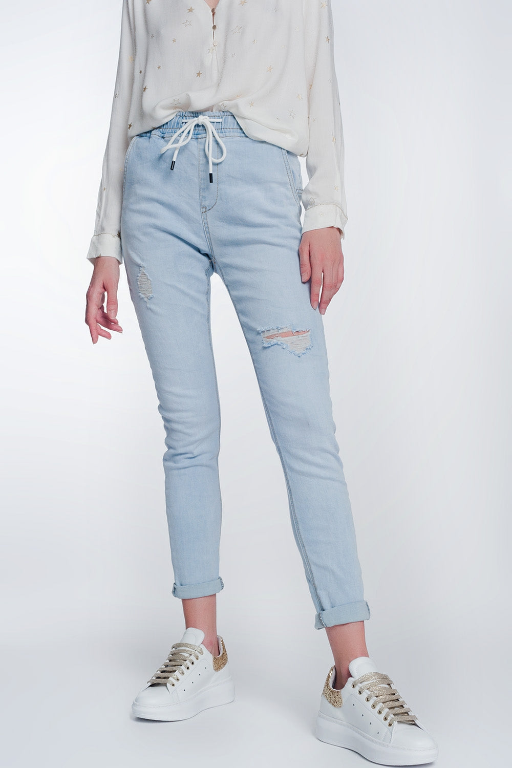 Q2 Jeans estylo jogger lavado claro con cordon