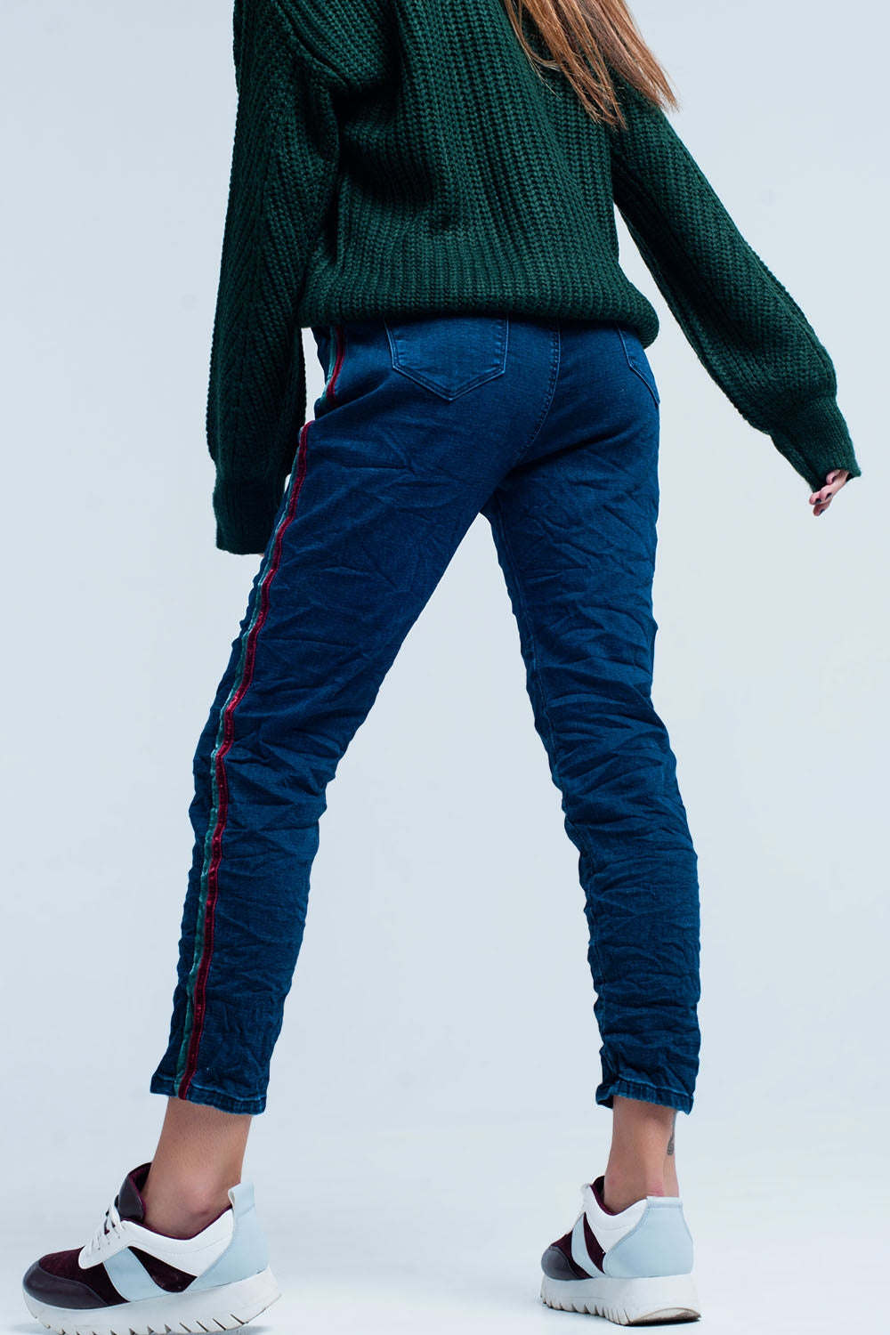 Jeans jogger con raya lateral granate y verde Q2