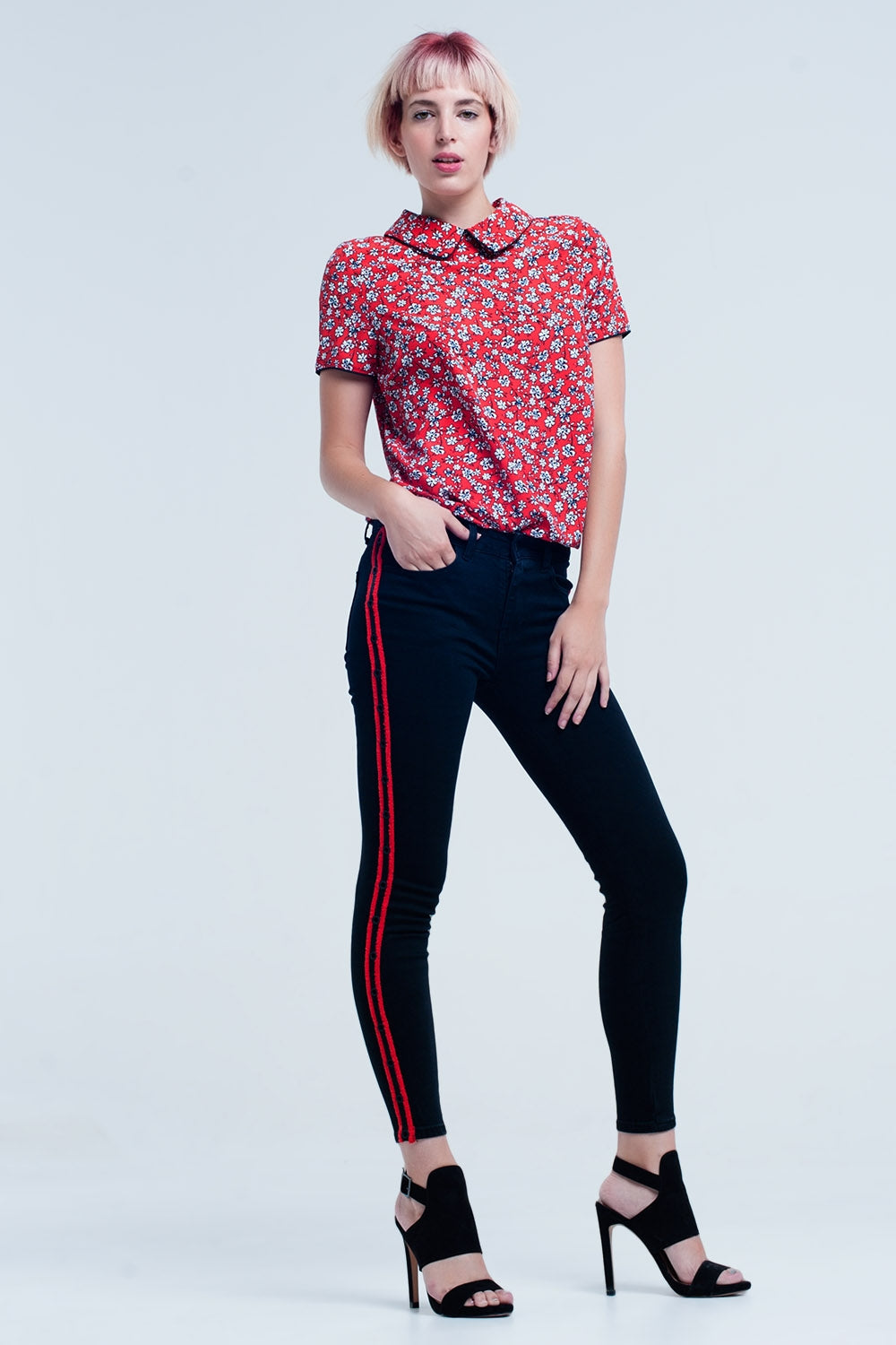 Jeans negro super skinny con ojales laterales Q2