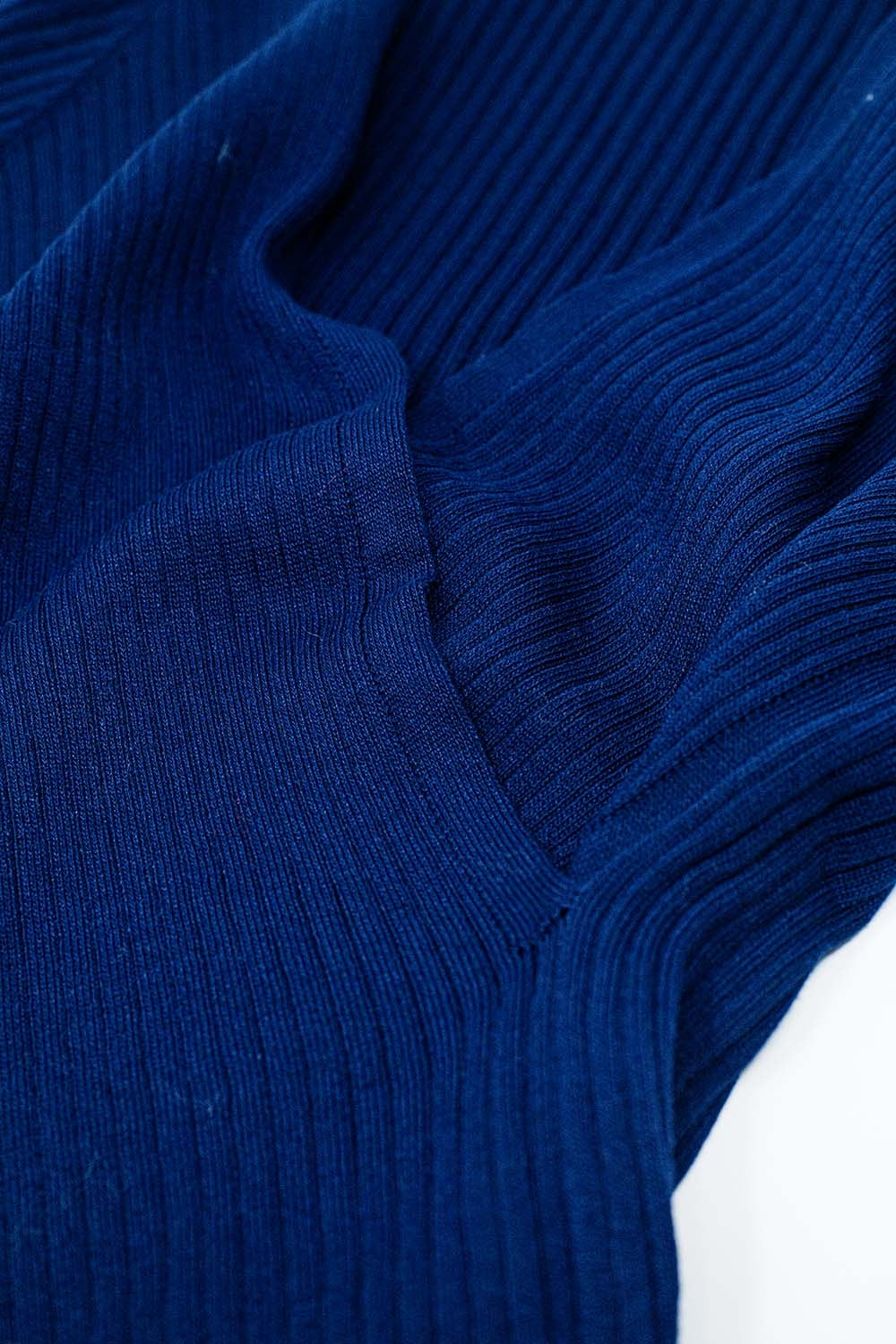 Jersey azul marino con parte delantera cruzada y cuello en V Q2