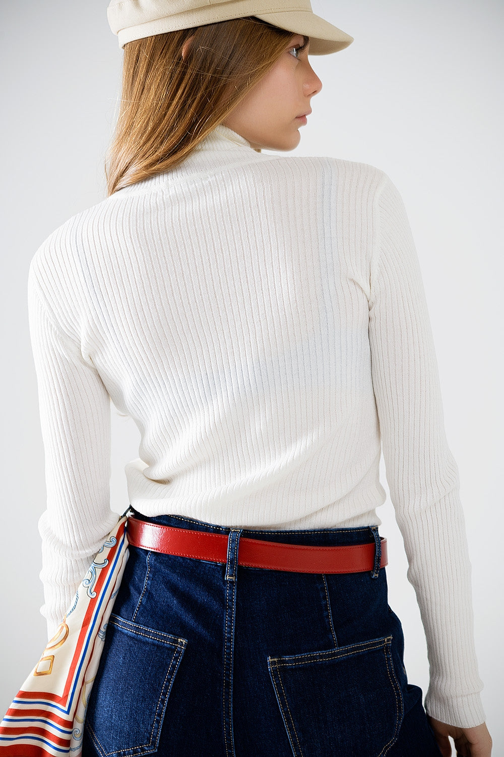 Jersey básico crema de canalé con cuello alto Q2