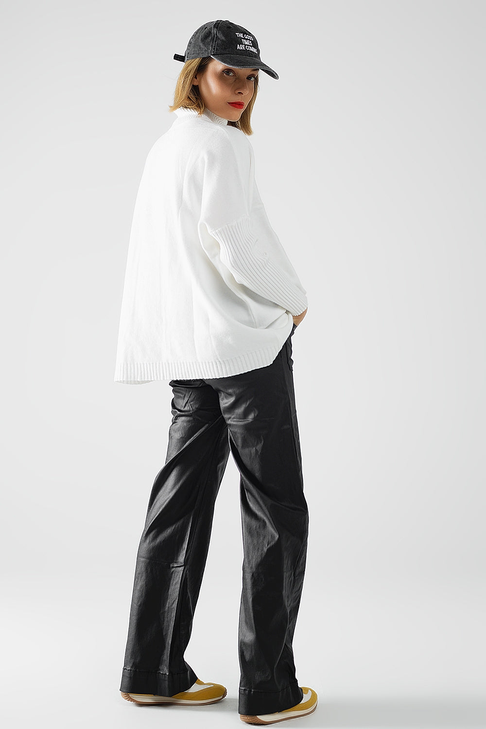 jersey blanco oversize de punto suave con mangas de canalé Q2
