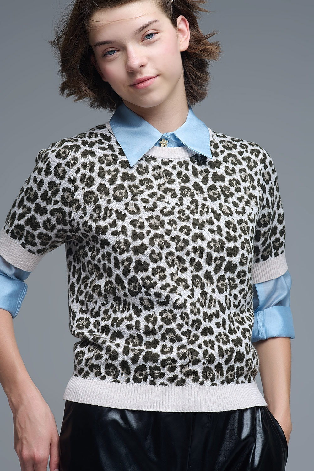 Q2 Jersey chic de manga corta con estampado de leopardo