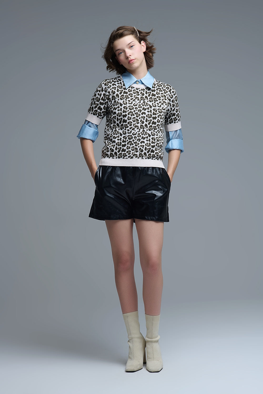 Jersey chic de manga corta con estampado de leopardo Q2