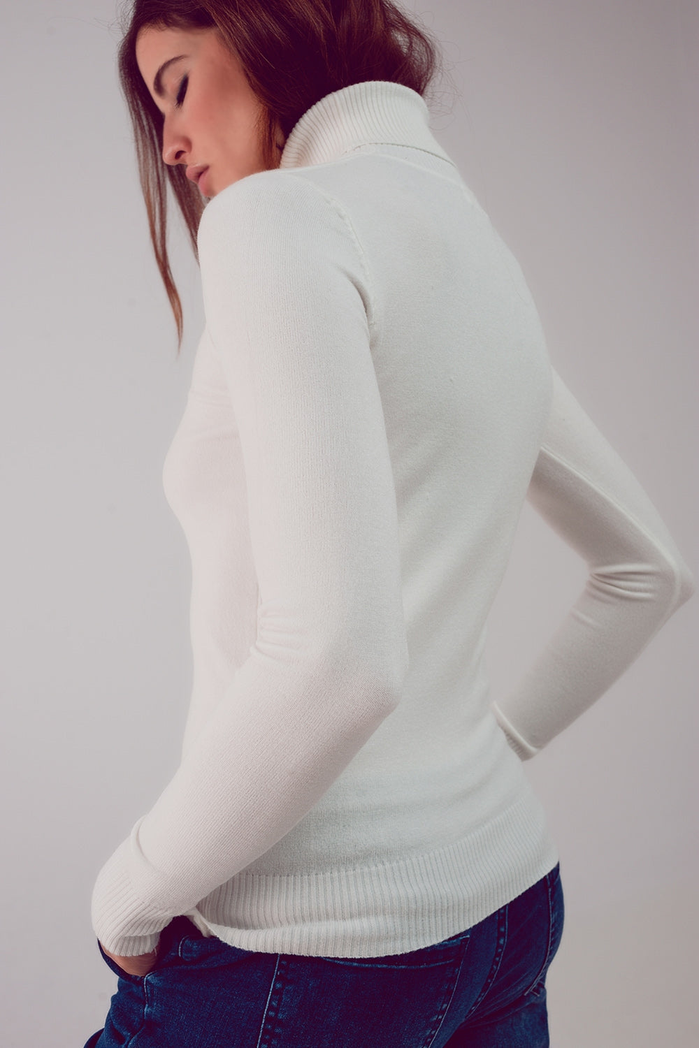 Jersey crema con cuello alto Q2