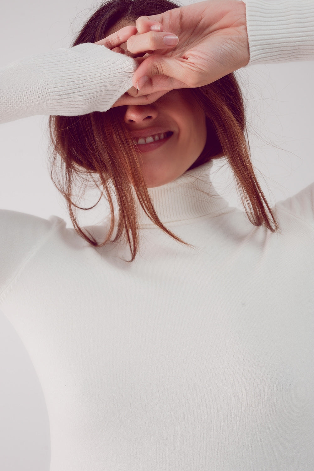 Jersey crema con cuello alto Q2