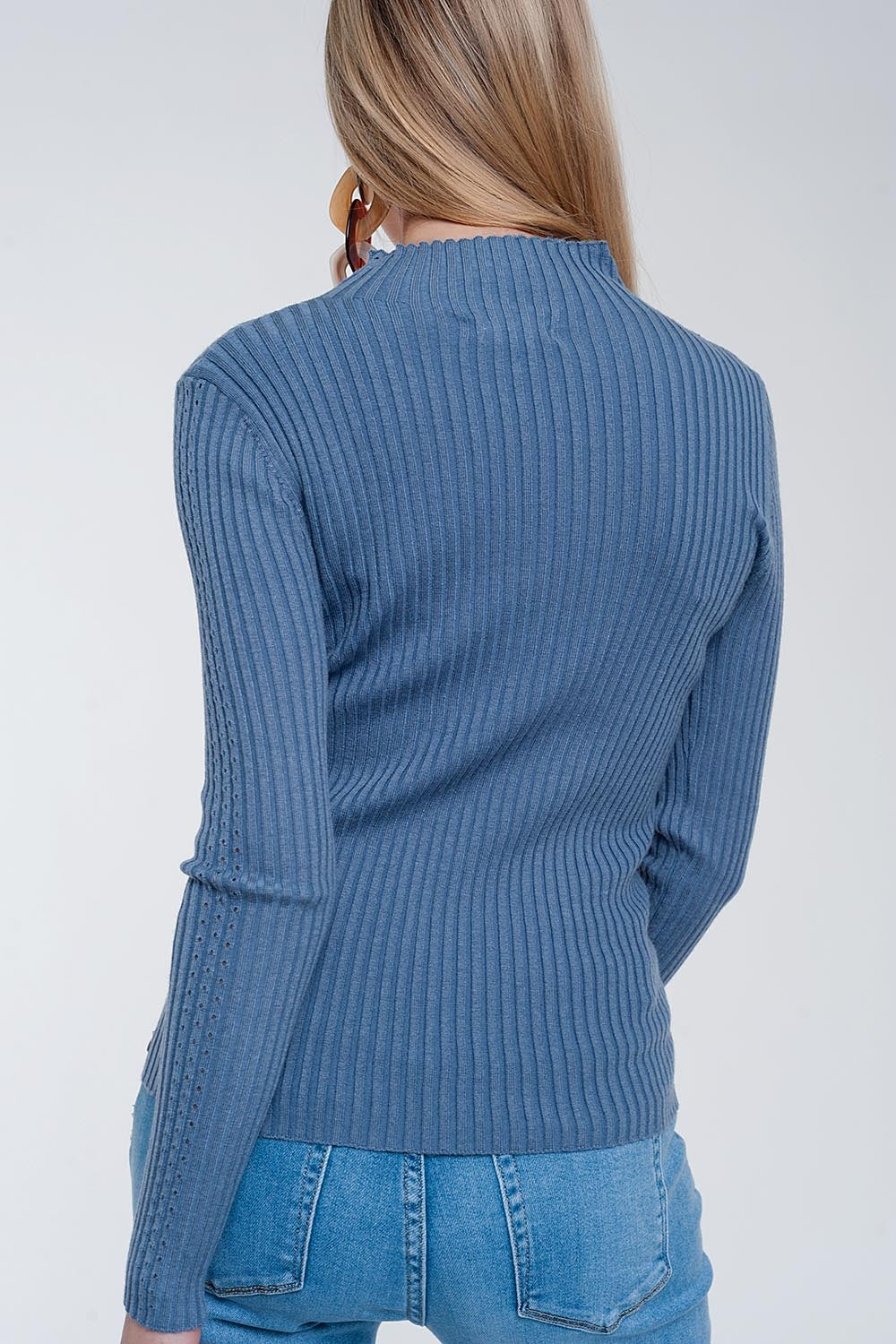Jersey de canalé con cuello subido en azul Q2