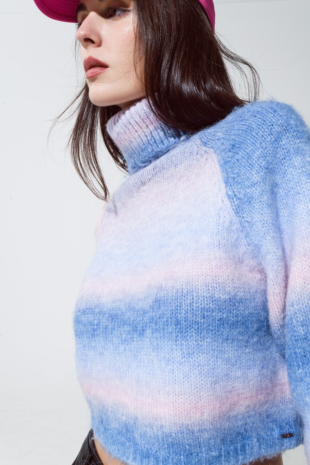 Jersey de cuello alto en punto mullido en azul y rosa degradado Q2