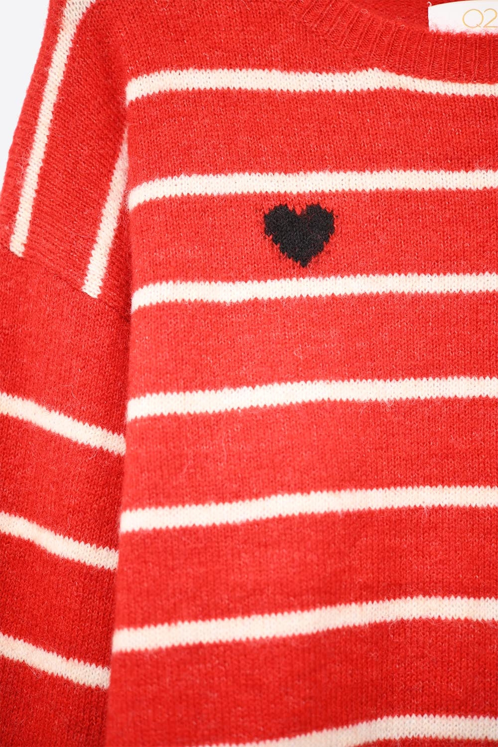 Jersey de punto a rayas rojas con detalle de corazón rojo Q2