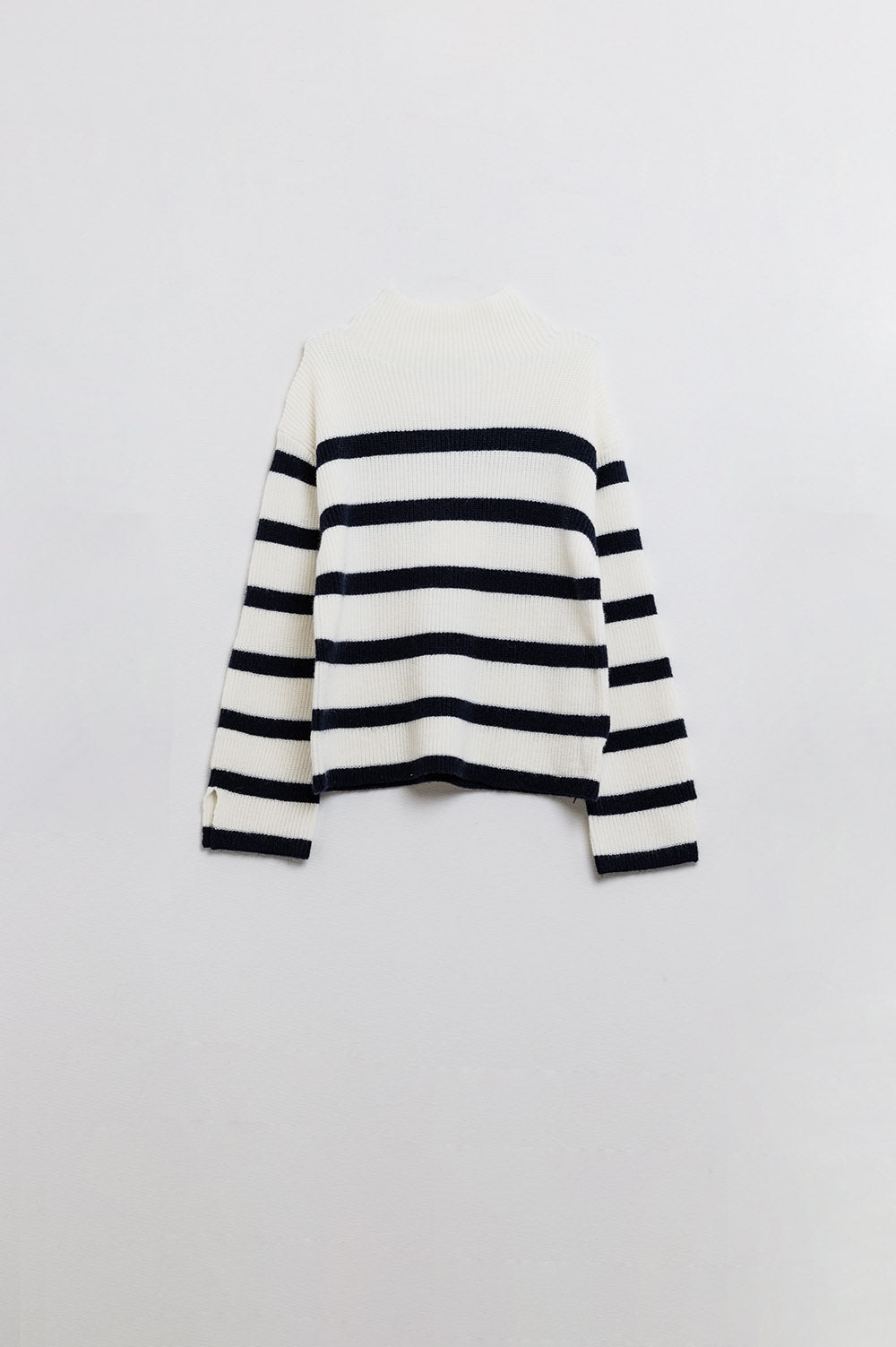 Q2 Jersey de punto acanalado en color crema con rayas marineras