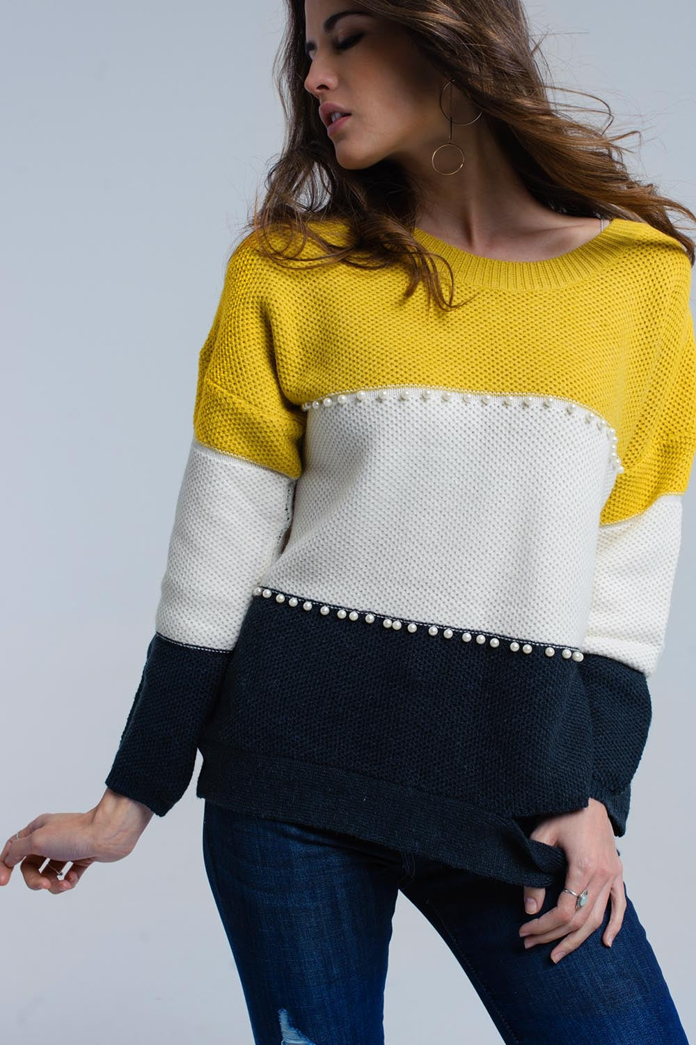 Jersey de punto amarillo con perlas Q2
