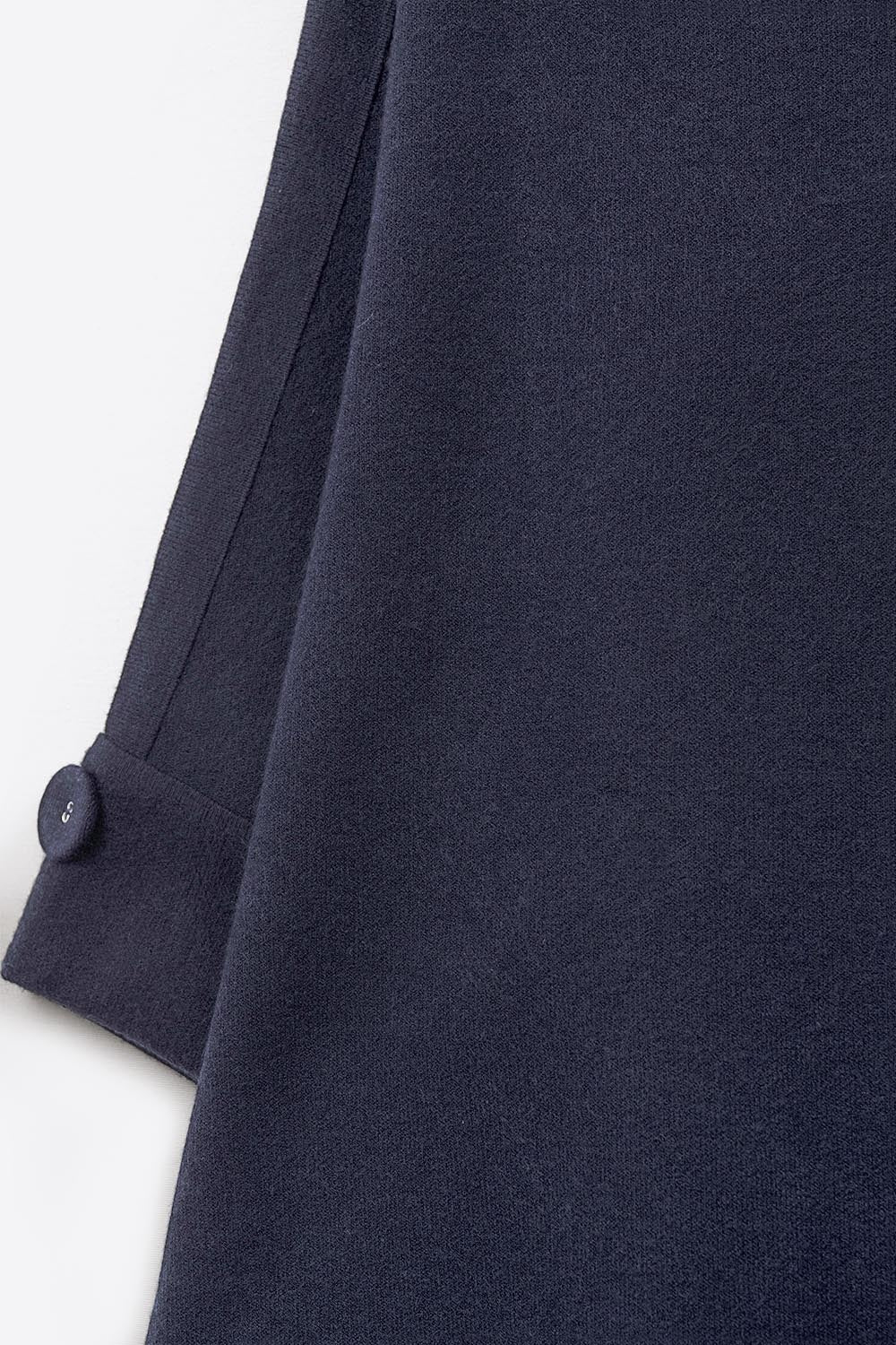 Jersey de punto azul marino con detalles de botones Q2