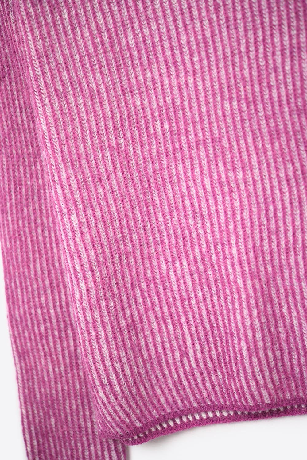 jersey de punto de canalé fucsia con cuello vuelto Q2