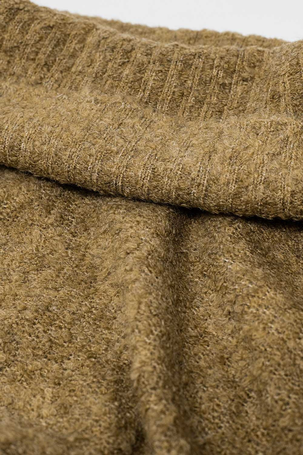 jersey de punto esponjoso con cuello barco en beige Q2