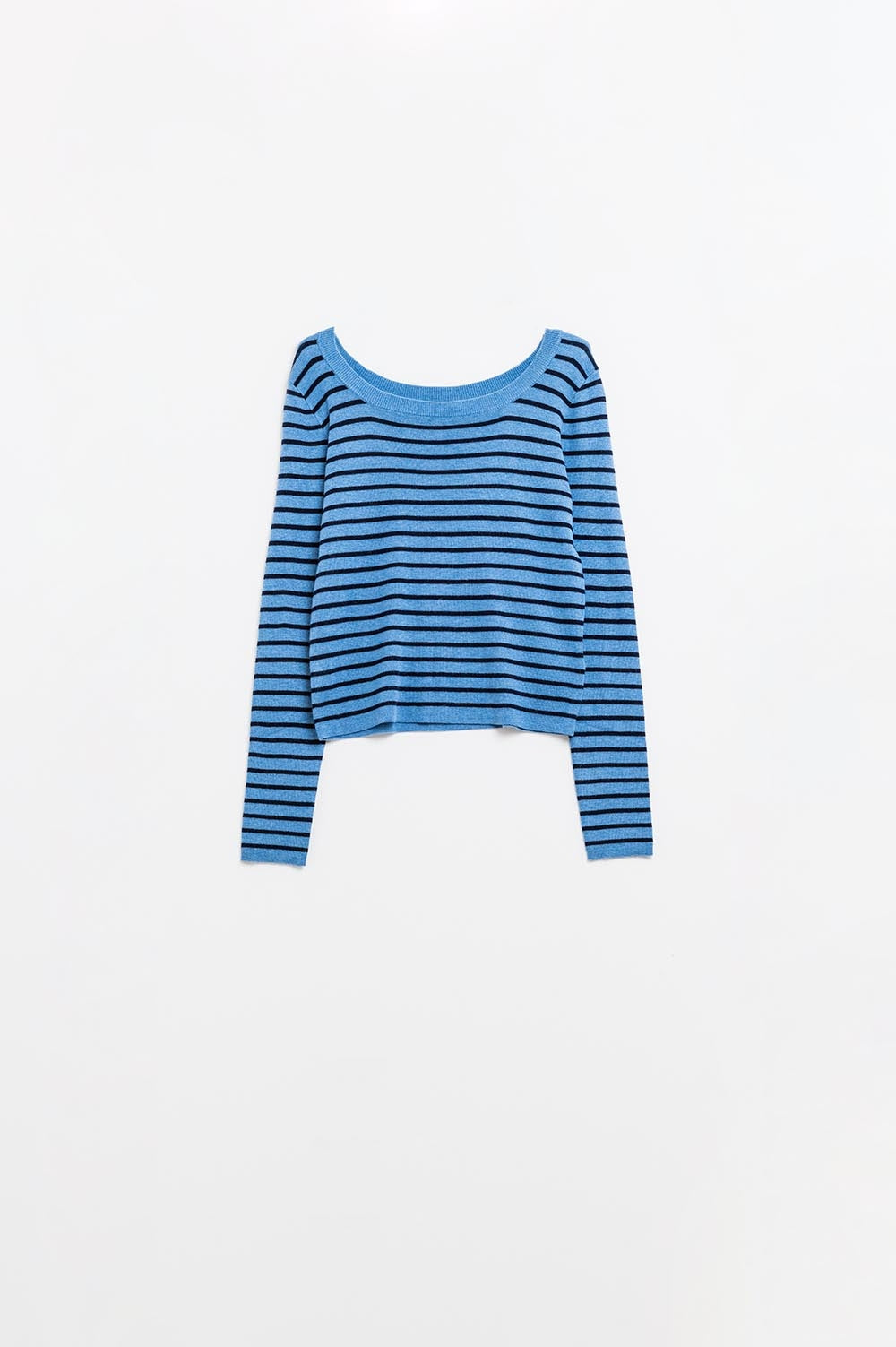 Jersey de punto fino a rayas azules con cuello barco Q2