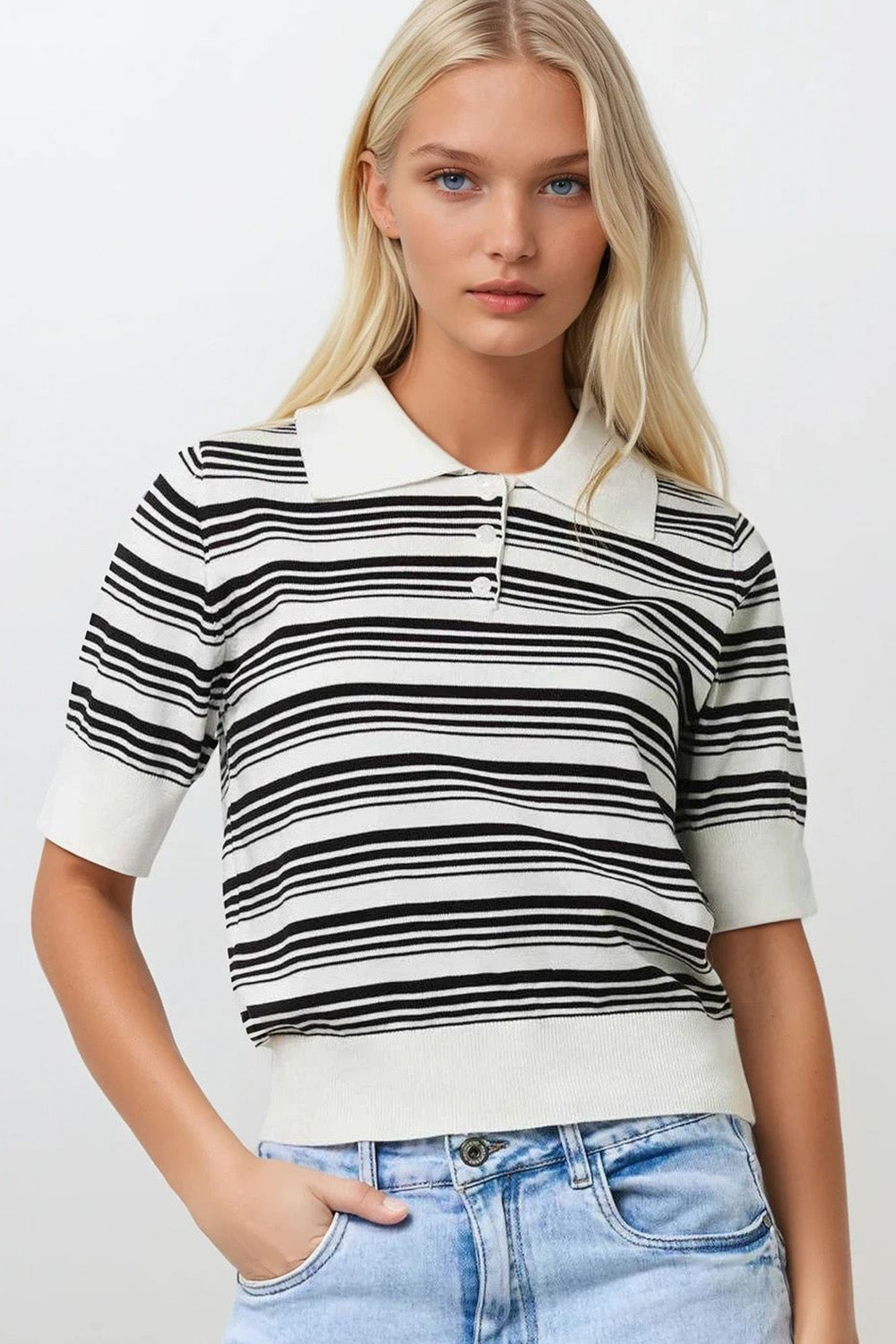 Jersey de rayas blancas y negras con cuello polo Q2