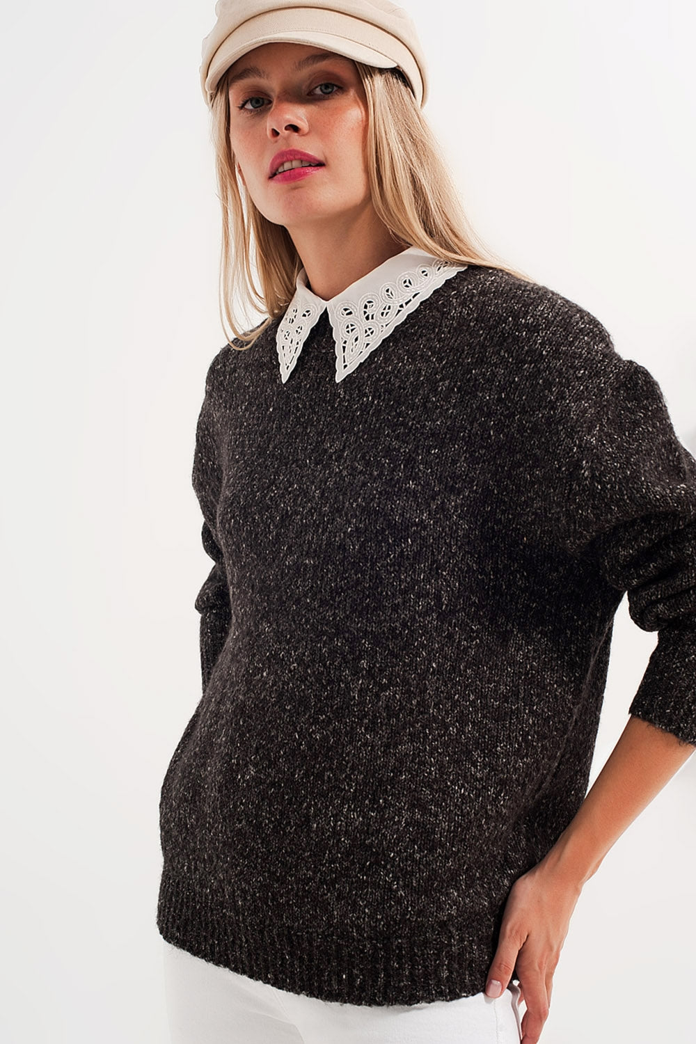 Jersey en color negro jaspeado de cuello redondo Q2