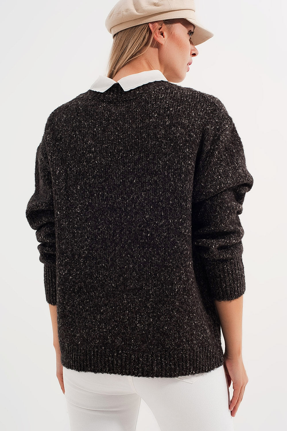 Jersey en color negro jaspeado de cuello redondo Q2