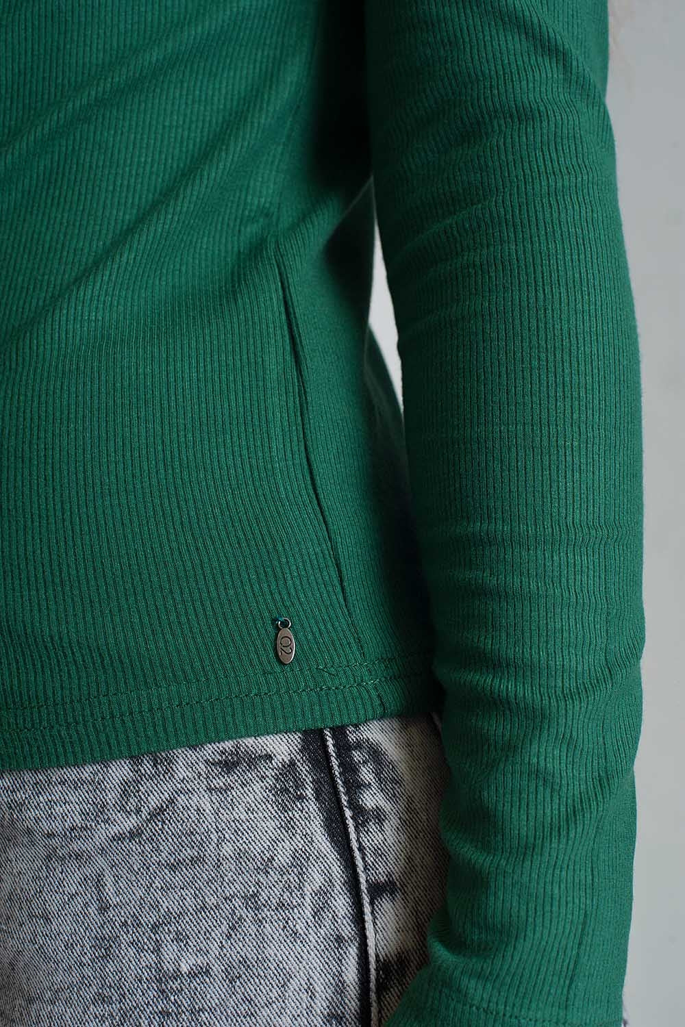 Jersey escote asimetrico en color verde Q2