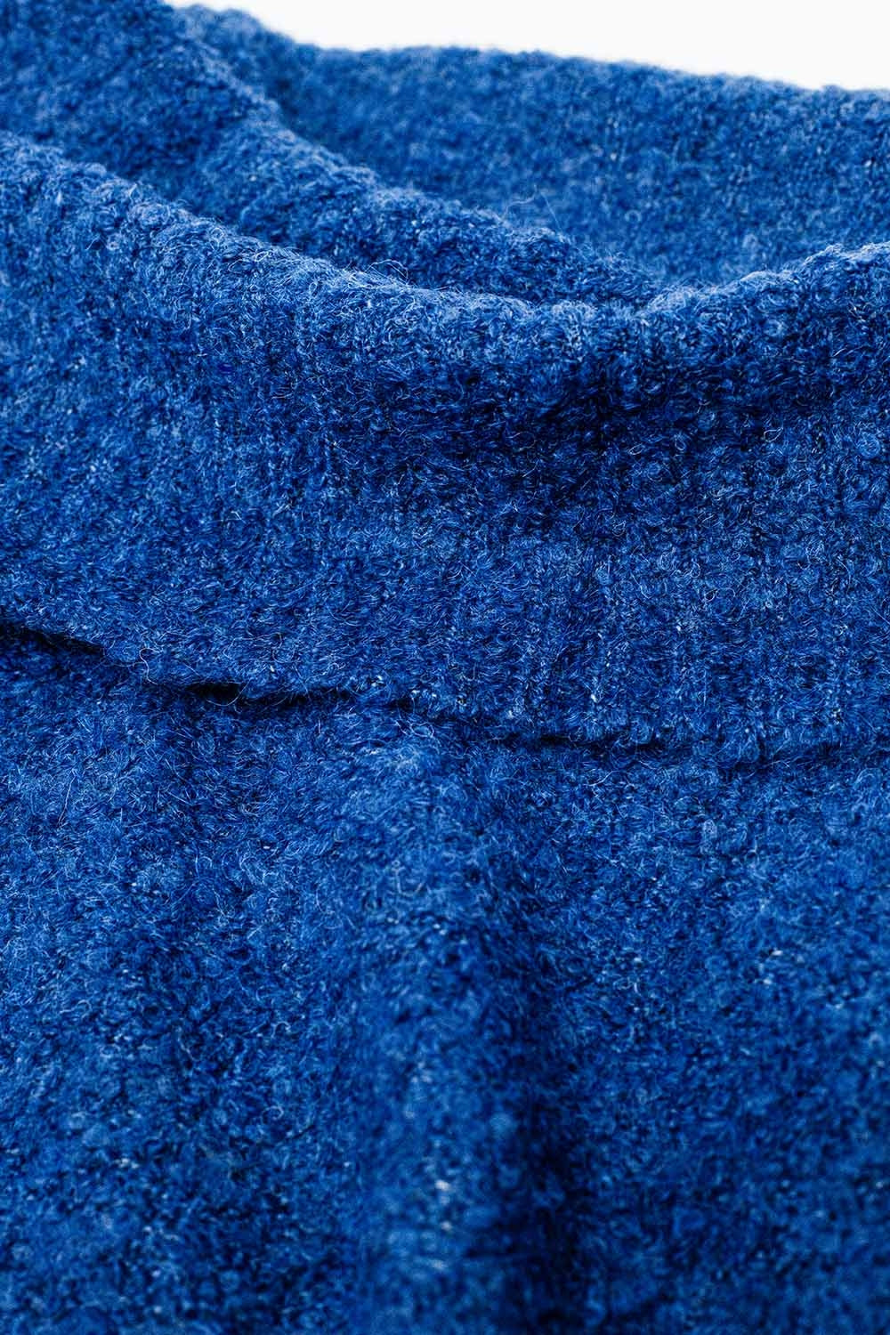 jersey esponjoso de punto con cuello barco en azul Q2