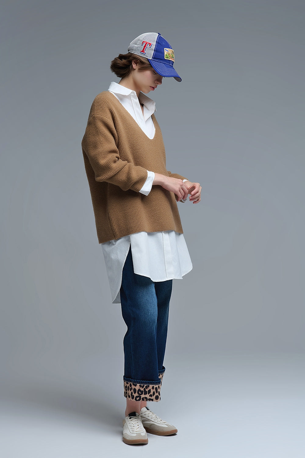 Jersey fino oversize con cuello en V en camel Q2