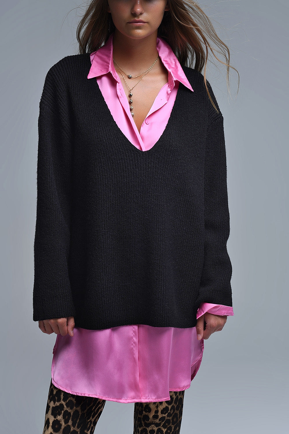 Jersey fino oversize con cuello en V en negro Q2