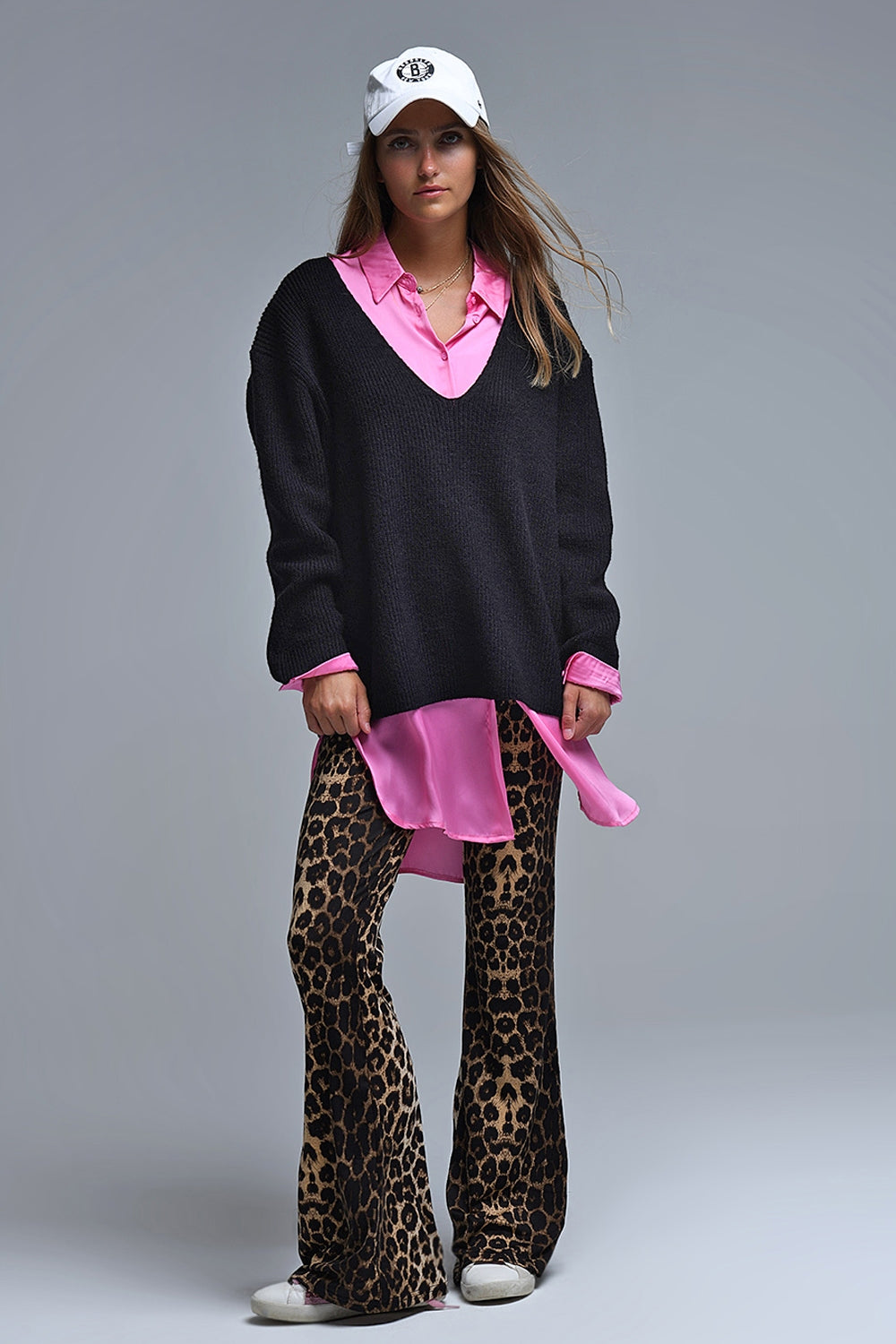 Jersey fino oversize con cuello en V en negro Q2