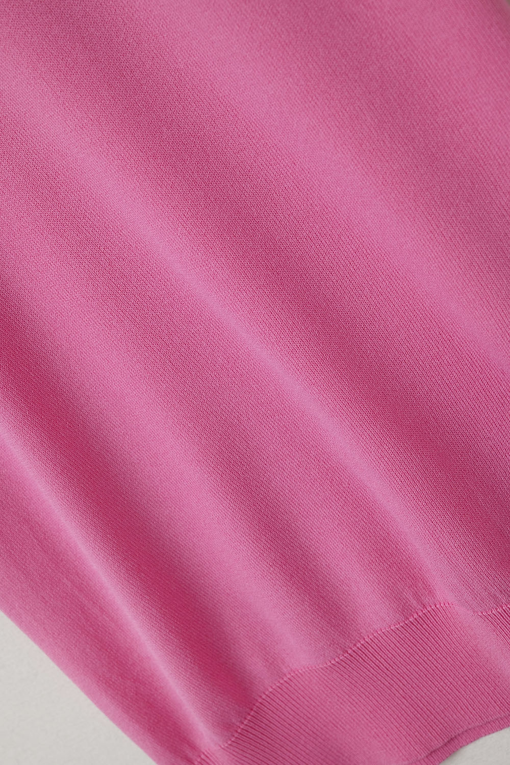 Jersey fucsia de cuello alto y mangas cortas entalladas Q2