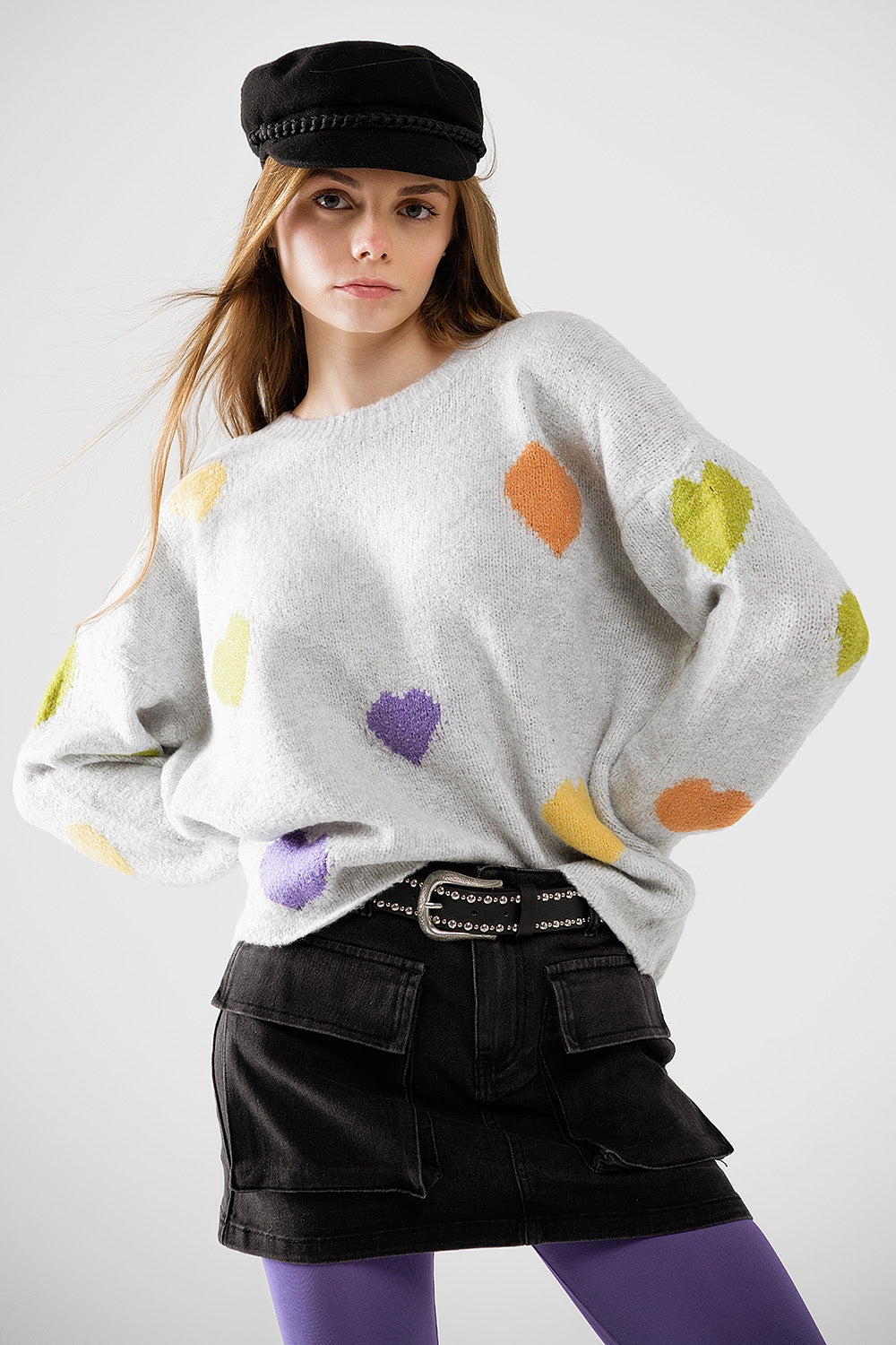 Jersey gris con cuello barco y estampado de corazones Q2