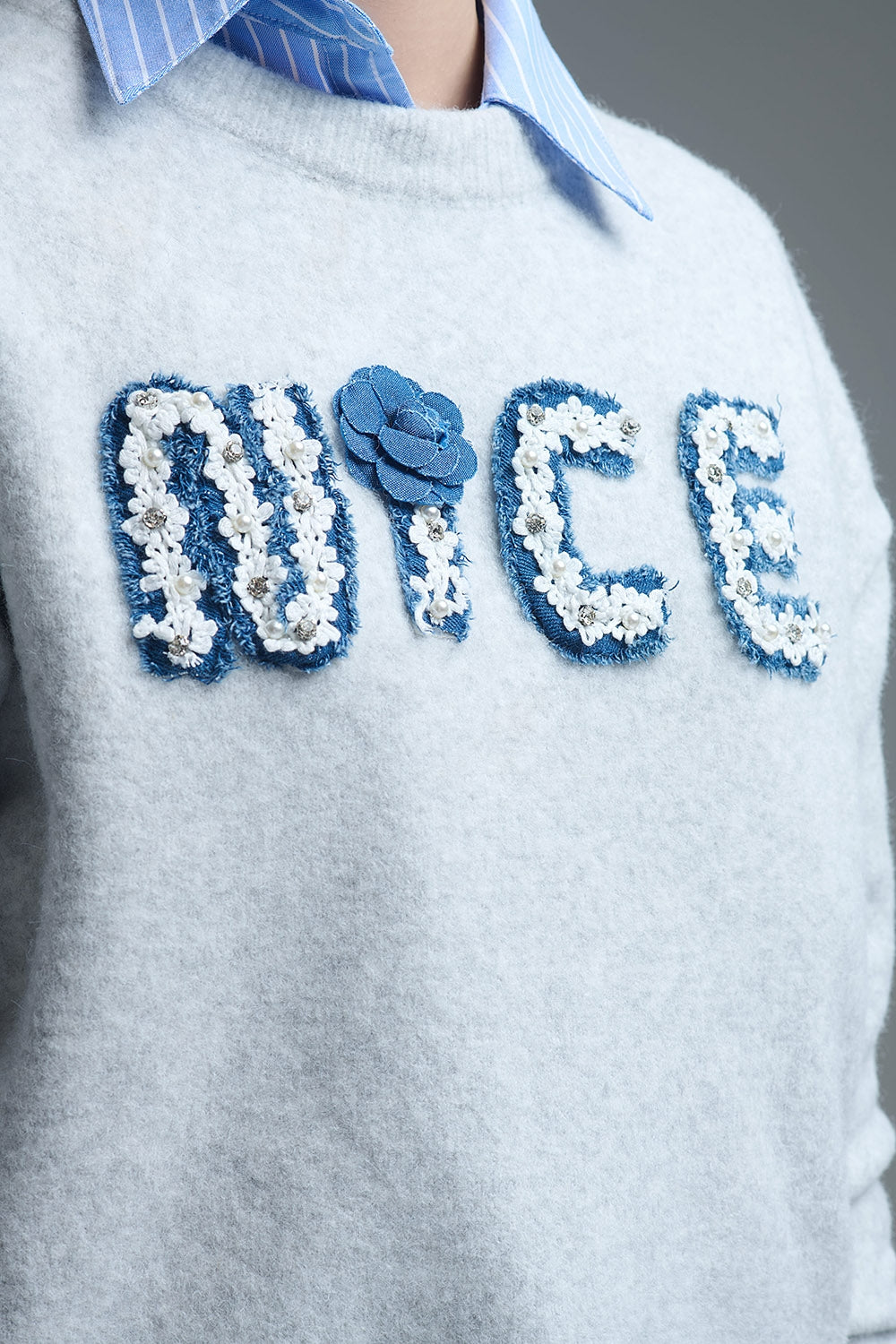 Jersey Gris Cuello Redondo Bordado Bonito Q2