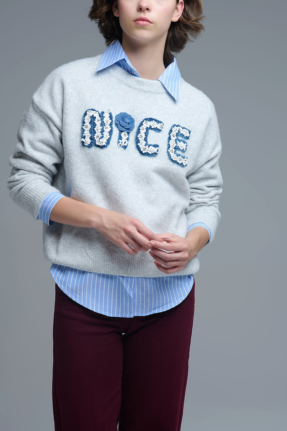 Jersey Gris Cuello Redondo Bordado Bonito Q2