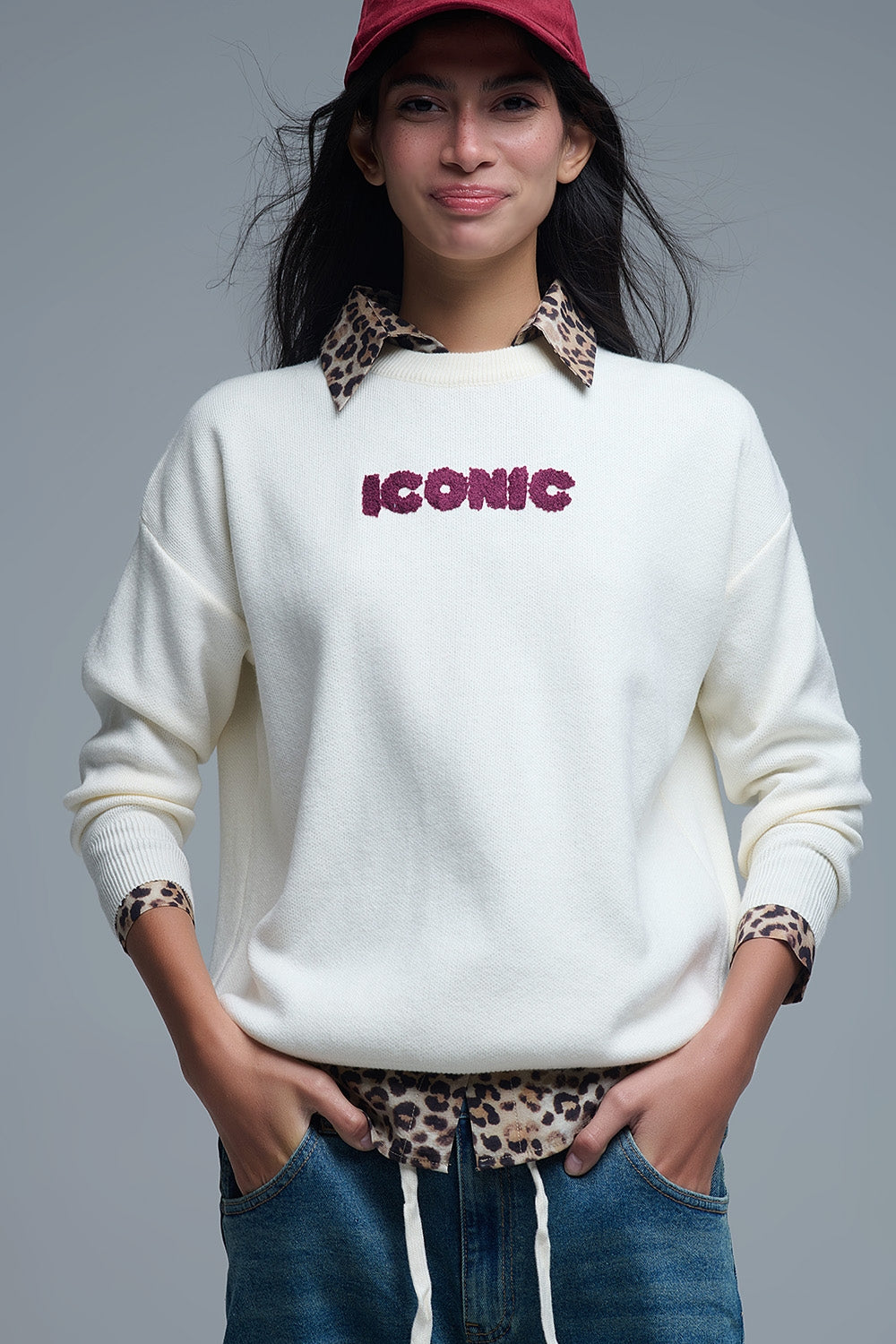 Q2 Jersey ICONIC bordado con estampado Global Tour en la espalda en color crema