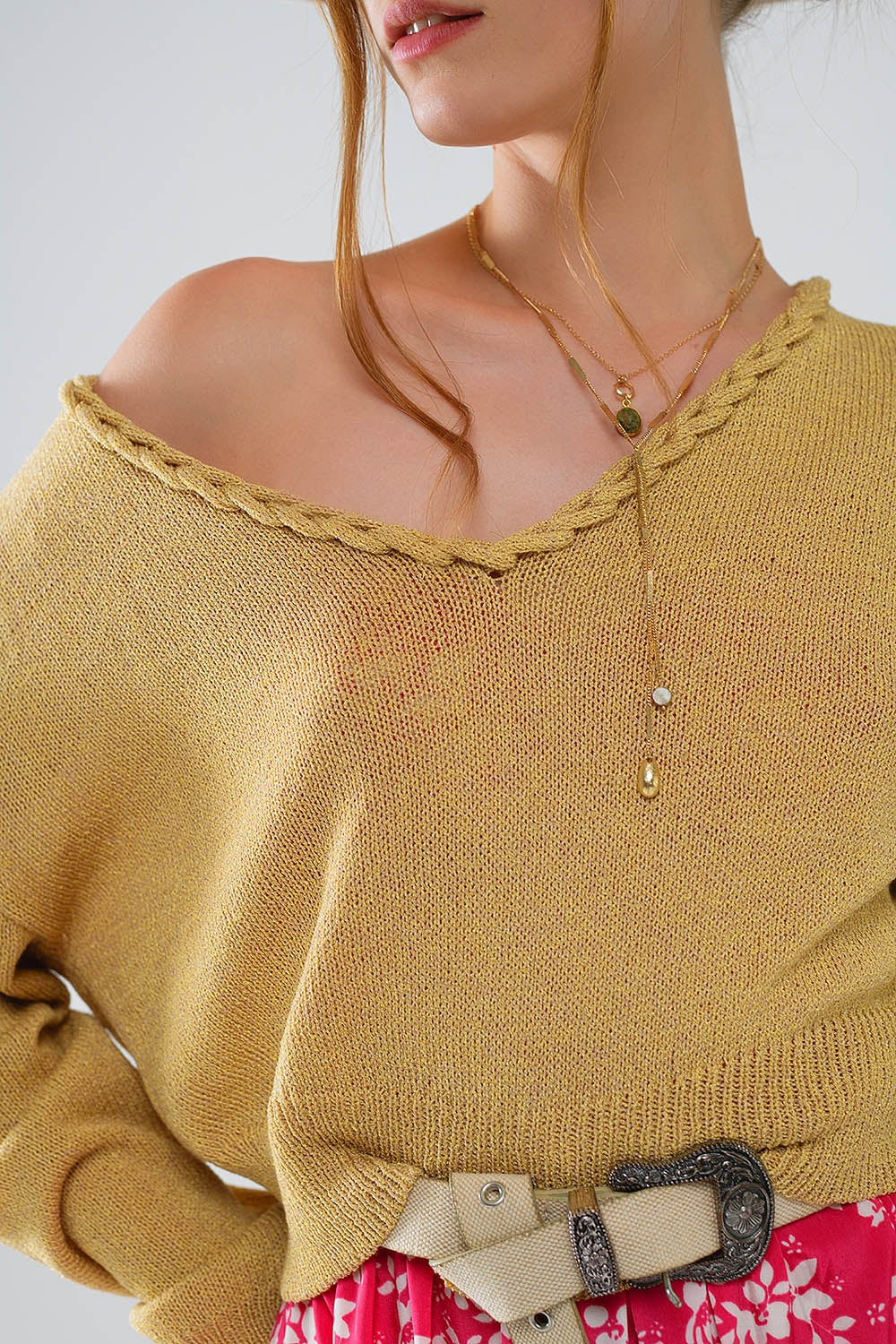 Jersey Ligero Con Cuello En V Ancho Y Detalle Trenzado En Dorado Q2